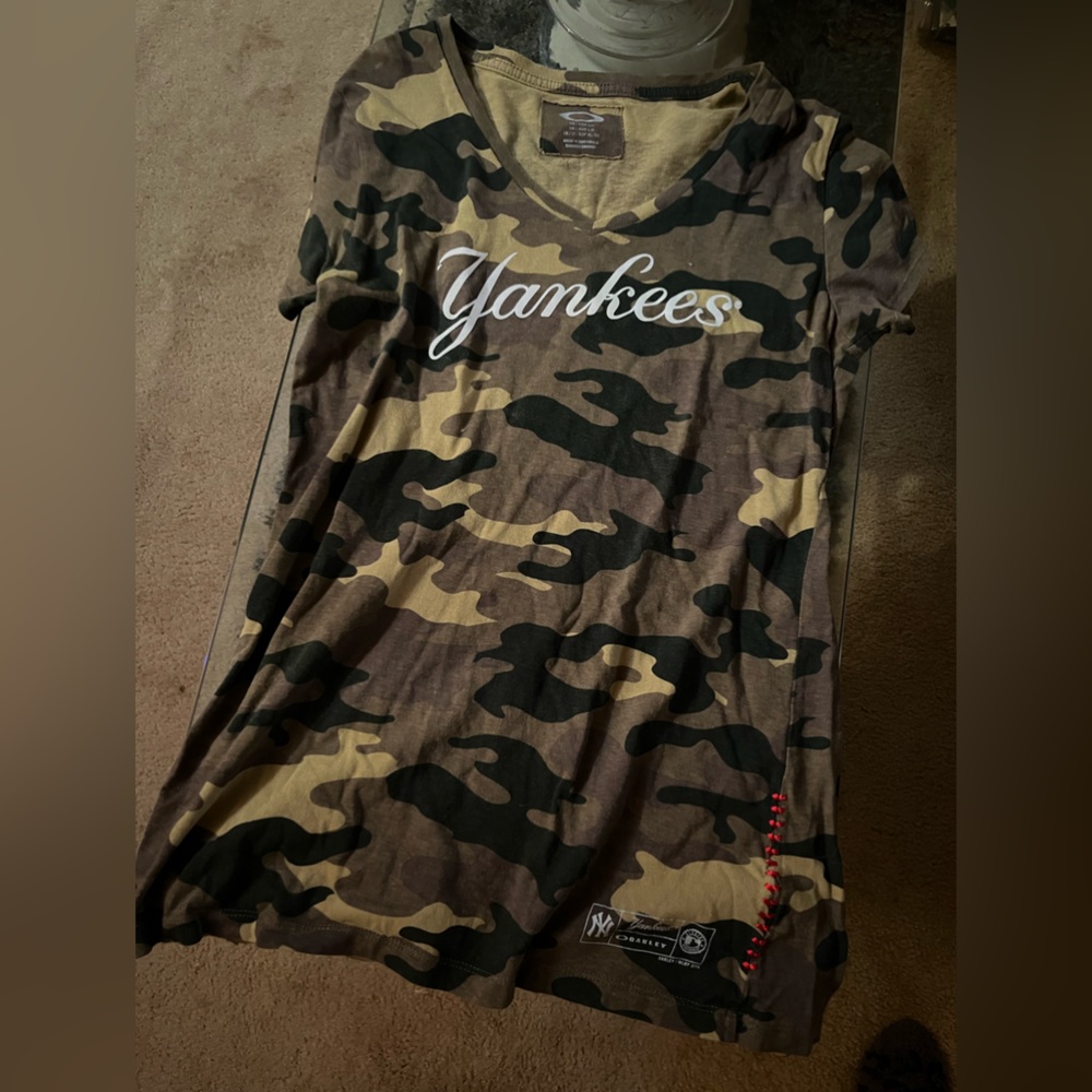 NY Yankees Women’s Oakley Camo Camouflage T Shirt - Size M